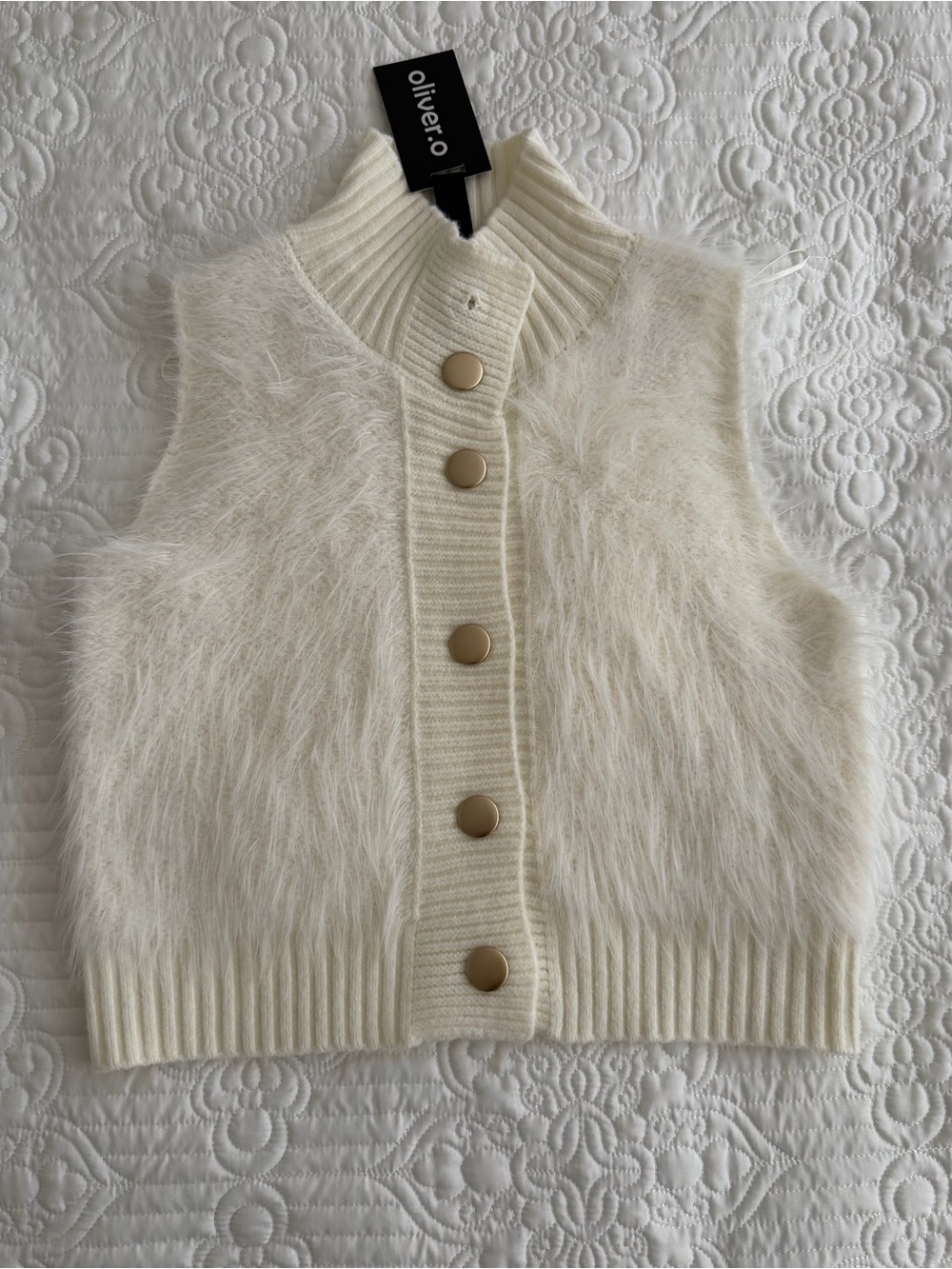 NWT oliver.o Cream Fuzzy Eyelash Knit Button-Up Vest — Size Small